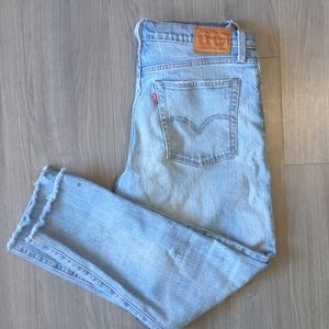 Levis Light Wash Cropped Fray Hem Jeans